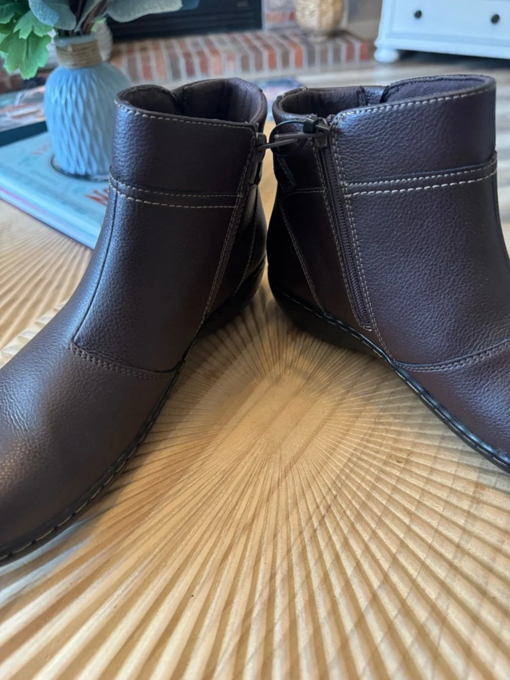 Clarks Ashland Mabel Women's Leather Ankle Boots Brown Size 9 Classic